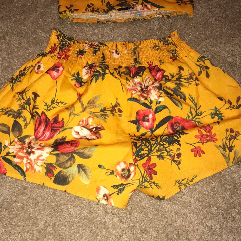 Two piece set - Picture 2 of 4